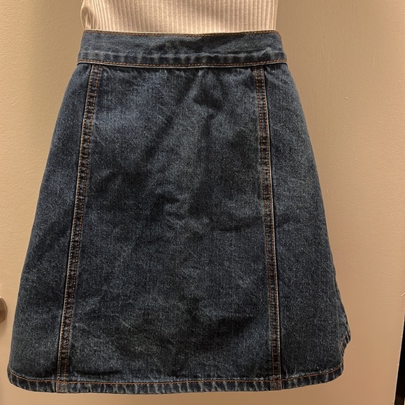 BDG mini a-line snap front denim skirt - Picture 4 of 8